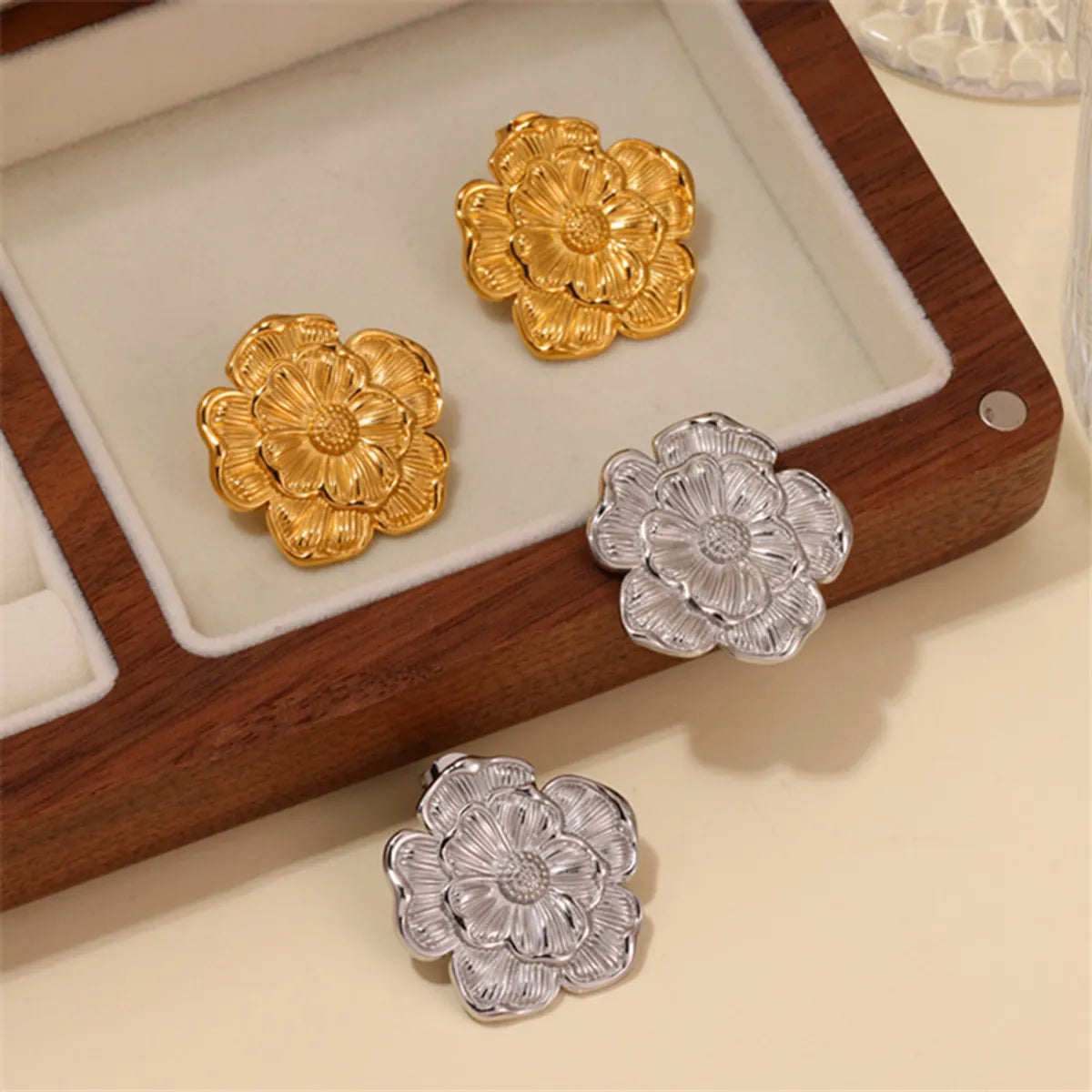 1 Pair Elegant Simple Style Flower Plating Stainless Steel Ear Studs