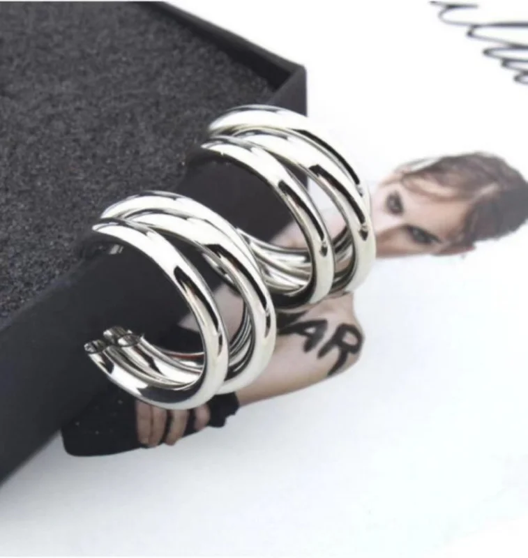 B179 Three Ring Tube Ear Studs Silver