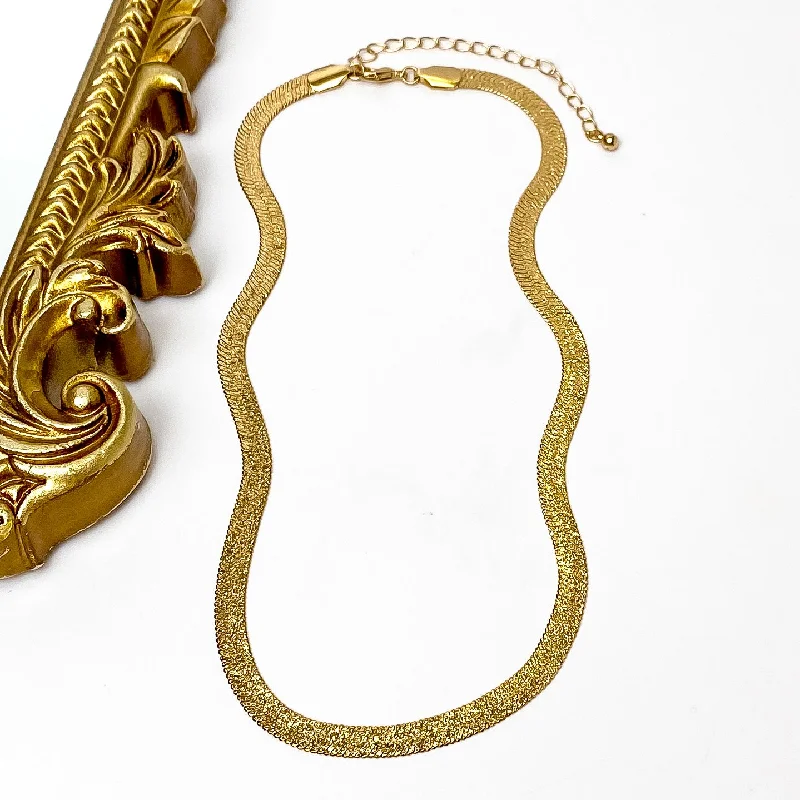 Textured 6mm Herringbone Chain Necklace in Gold Tone