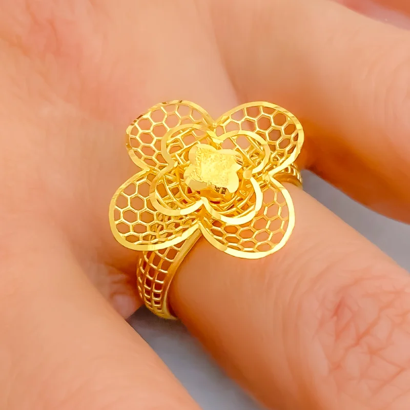 Charming Artistic 22k Gold Ring