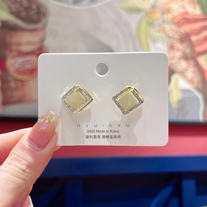 1076 Square Geometric Ear Studs