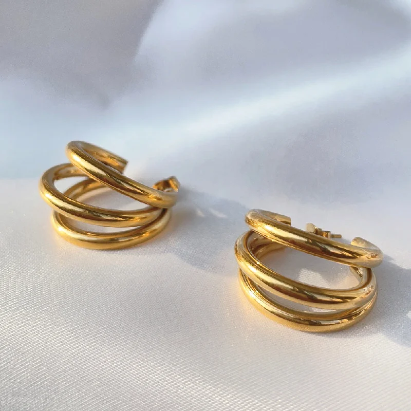 B179 Three Ring Tube Ear Studs Gold