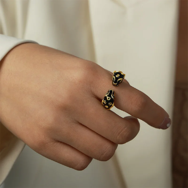 A732-Black Cheetah Ring