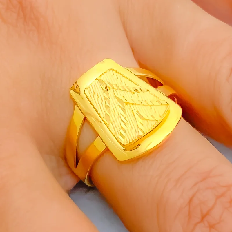 Attractive Radiant 22k Gold Ring