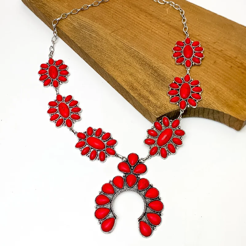 Squash Necklace with Oval Flowers in Silver Tone and Red