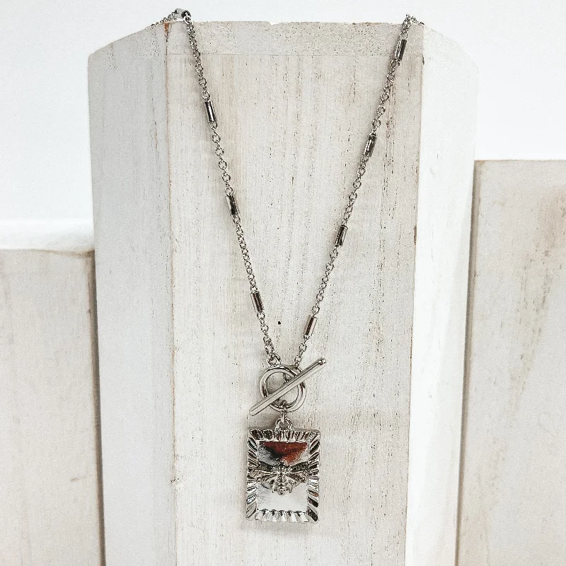 Chain Necklace with Bumble Bee Rectangle Pendant Toggle Clasp in Silver