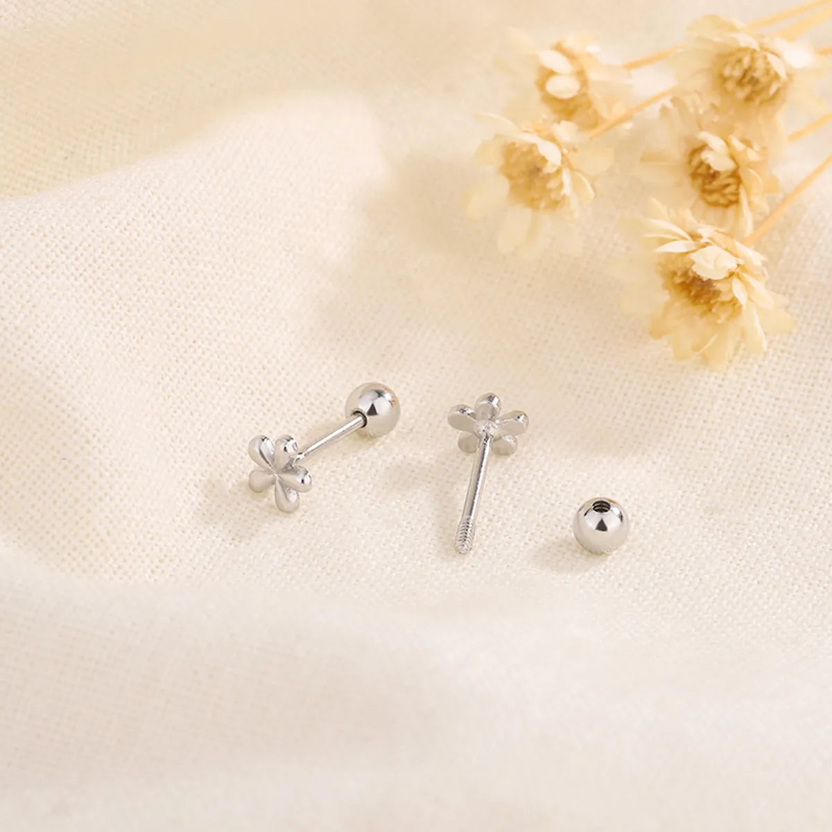 C40 Silver Little Flower Screw Tightening Buckle Stud Earrings