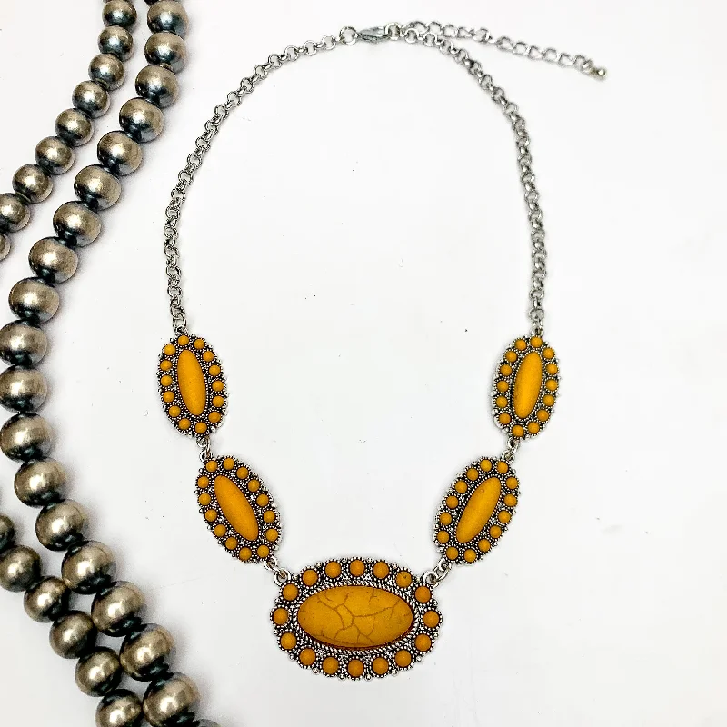 Western Silver Tone Necklace in Yellow