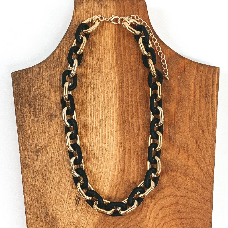 Chunky Chain Link Necklace in Matte Black/Gold