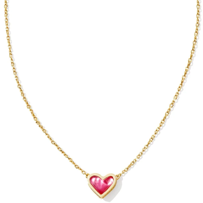 Kendra Scott | Framed Ari Heart Gold Short Pendant Necklace in Azalea Illusion